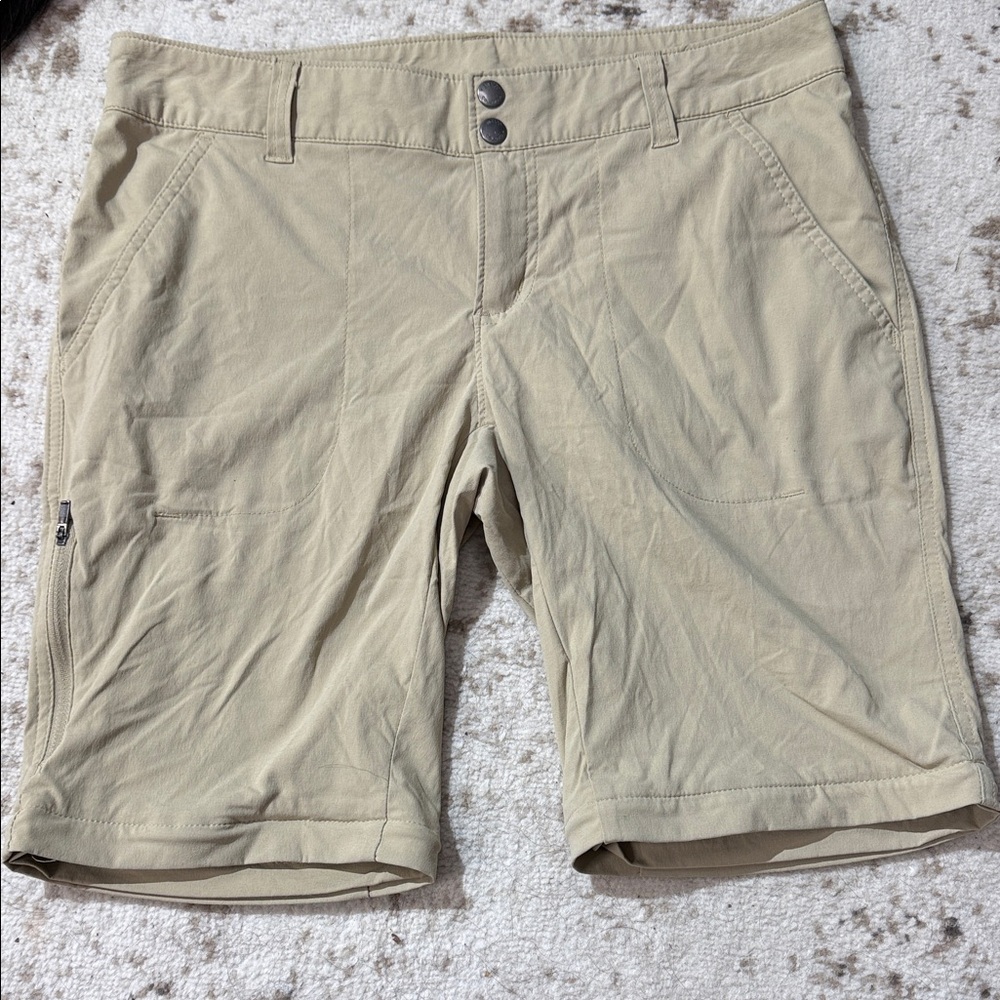 Columbia Women's Tan Cargo Shorts
